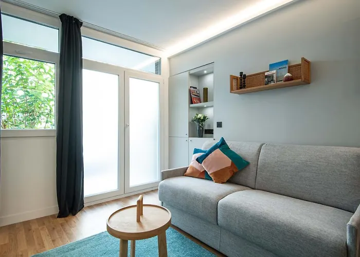 New - Superbe 1 Bdr Appt - Design 60's - 15e 아파트 *